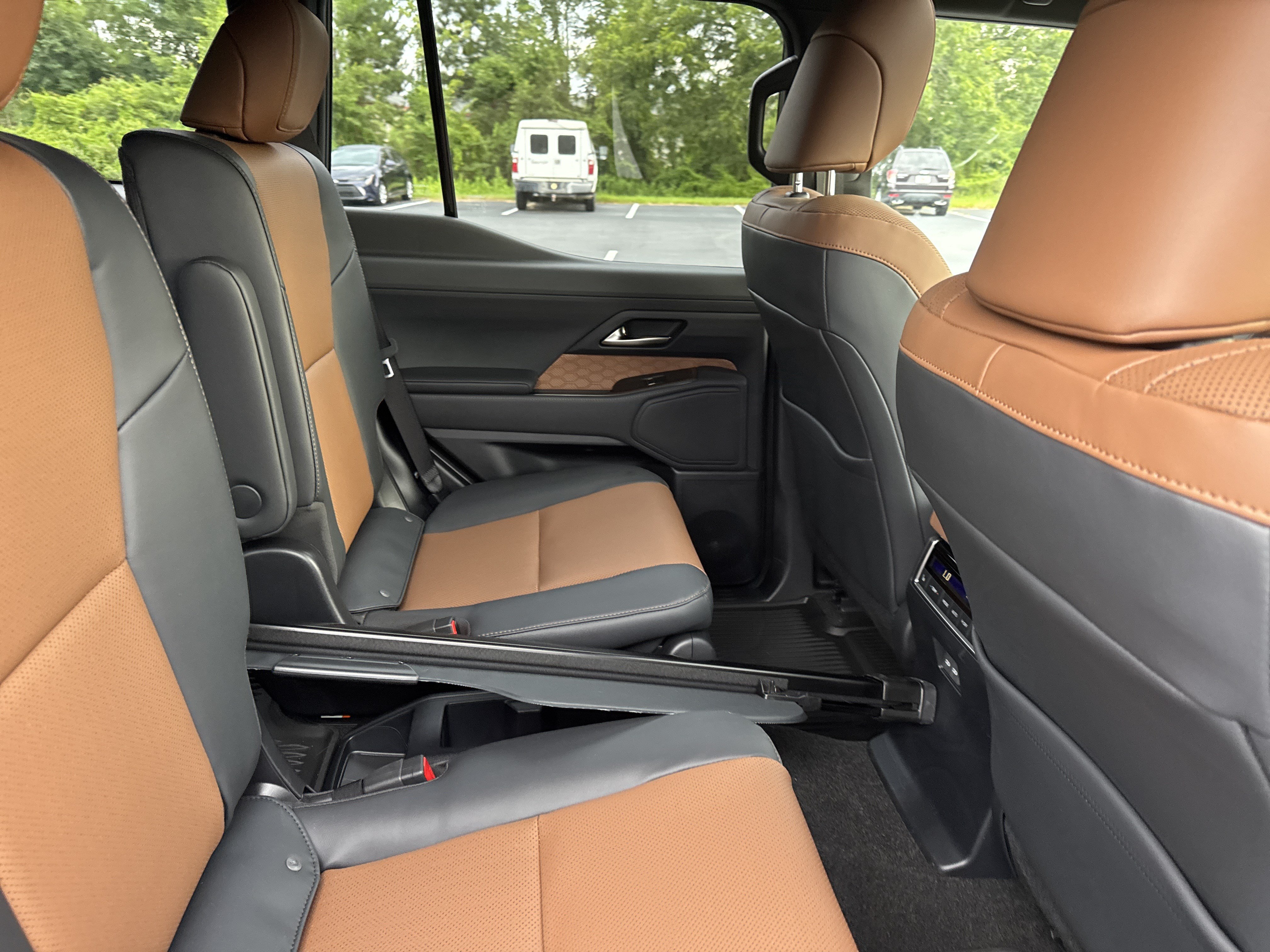 Used 2026 Lexus GX 550 w/ Accessory Package (2T) AWD/4WD image 30