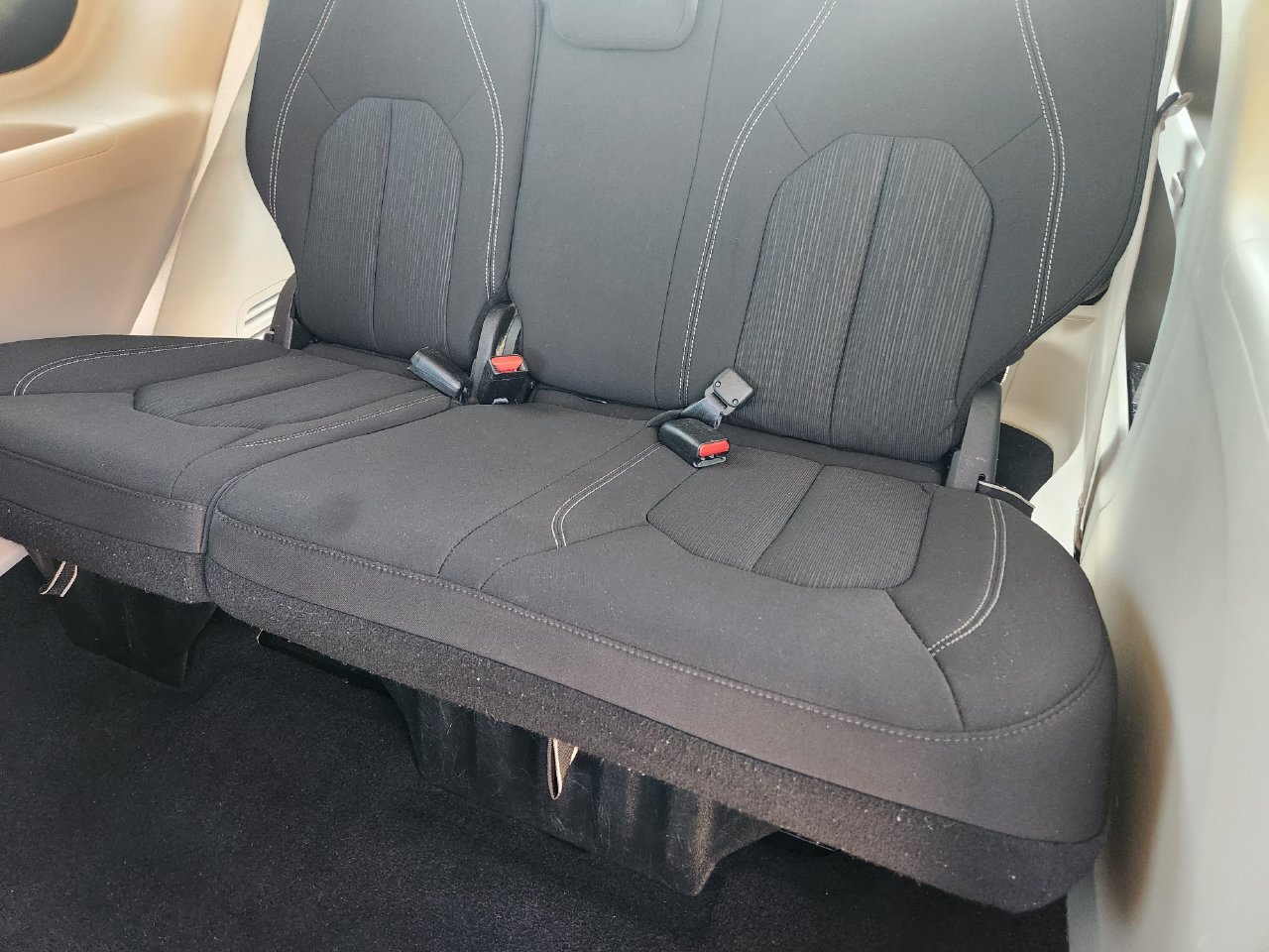 Used 2024 Chrysler Voyager LX FWD image 29