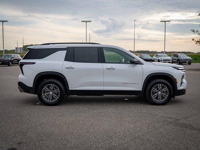 Used 2025 Chevrolet Traverse LT image 5