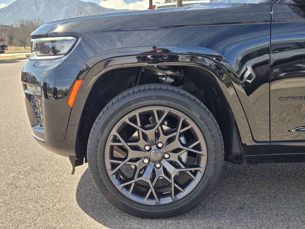 New 2026 Jeep Grand Cherokee Summit w/ Obsidian Package image 6
