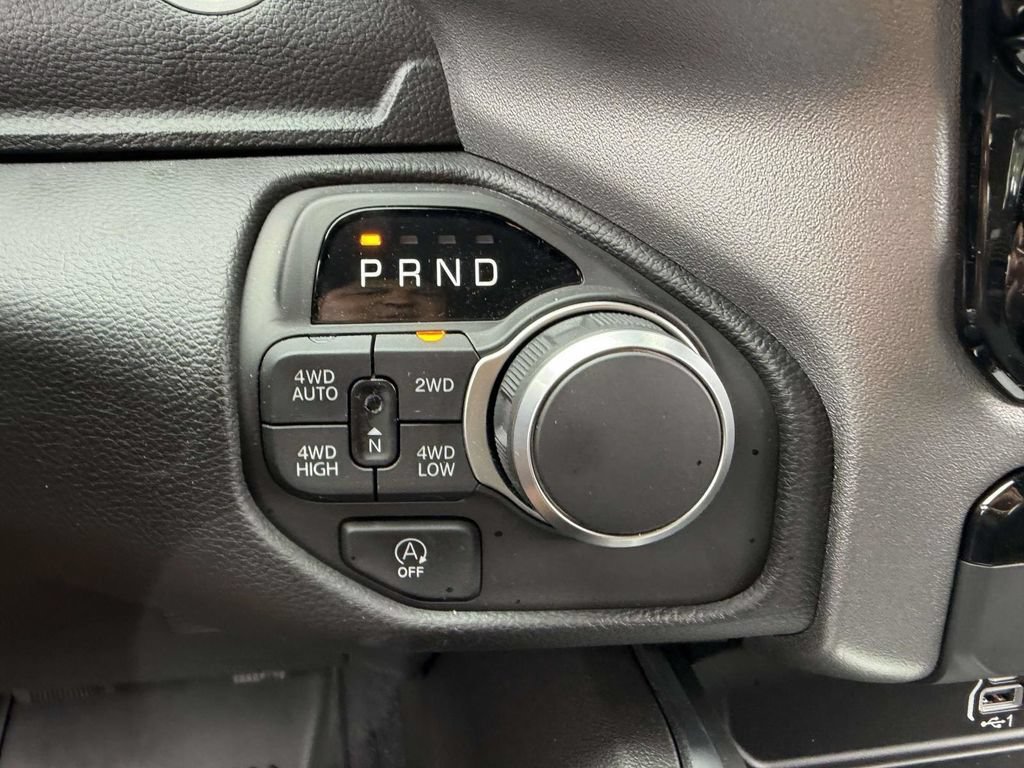 Used 2025 RAM 1500 Big Horn AWD/4WD image 30