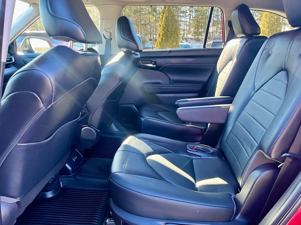 Used 2022 Toyota Highlander XLE image 23