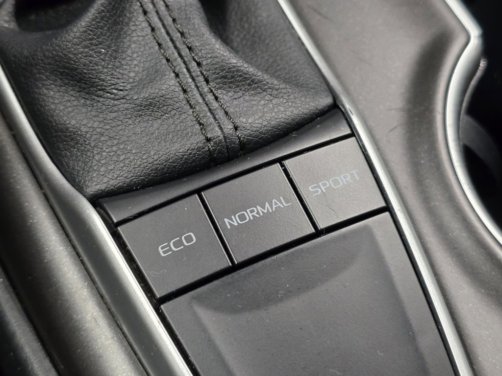 Used 2024 Toyota Camry LE image 6