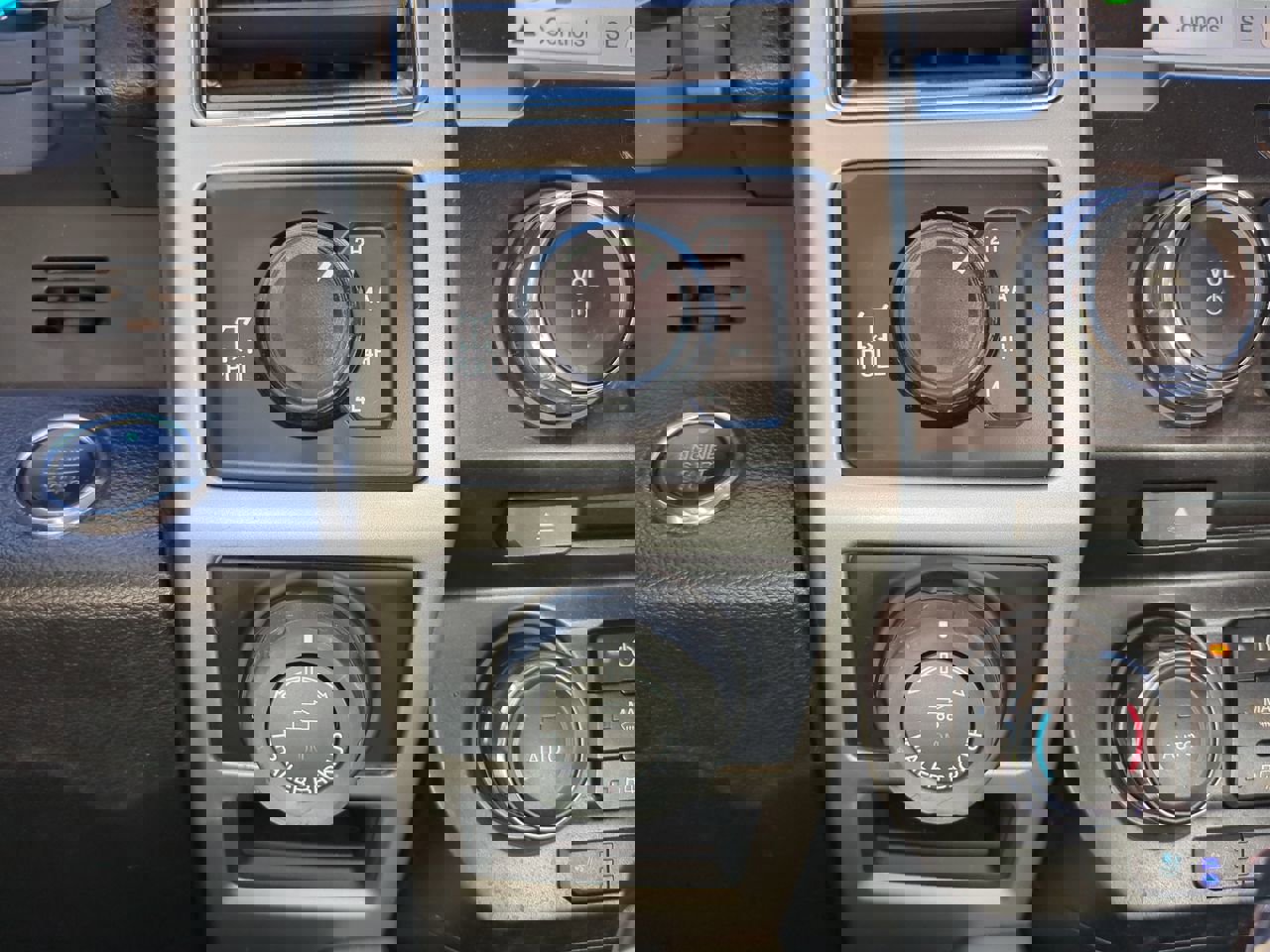 Used 2018 Ford F150 Lariat w/ Trailer Tow Package image 21