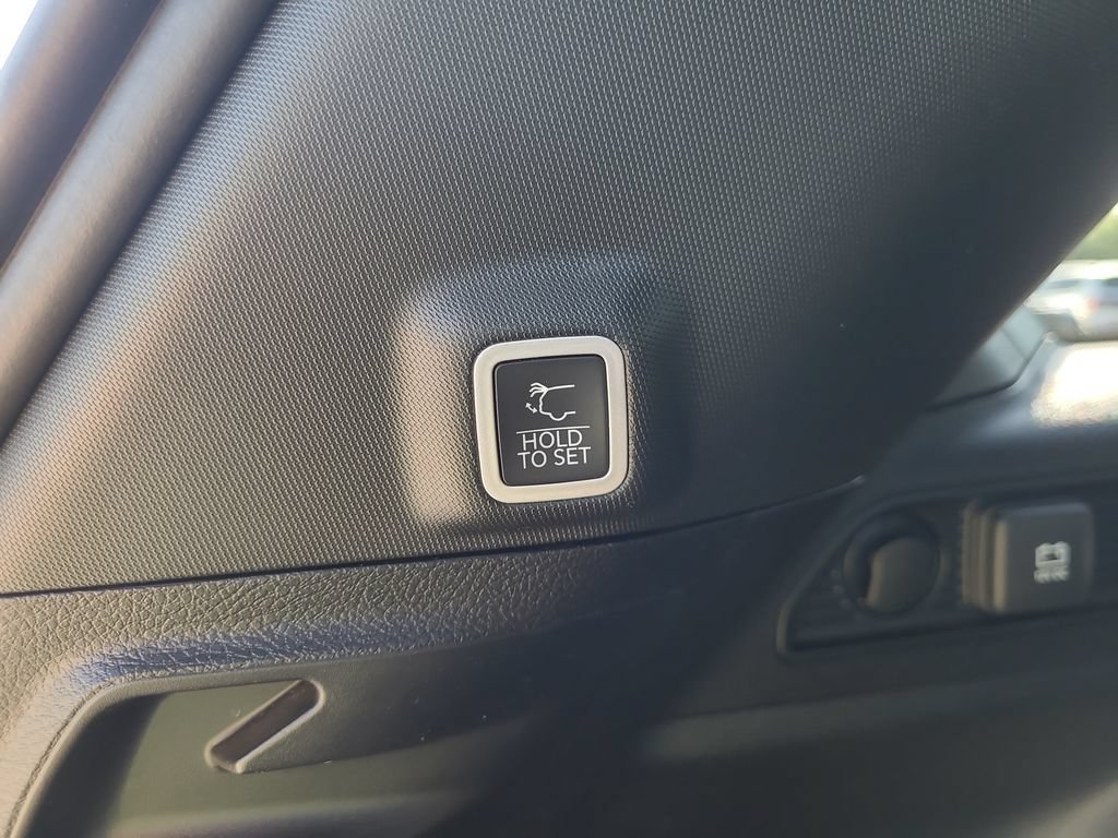 Used 2024 Jeep Grand Cherokee Limited RWD image 16