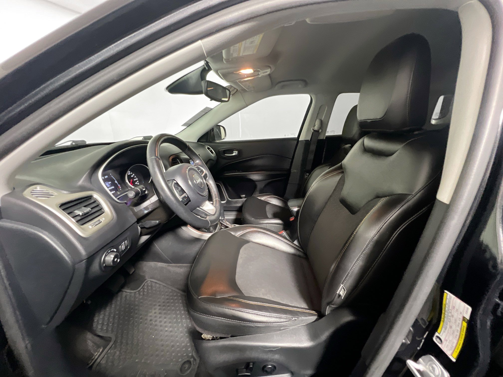 Used 2018 Jeep Compass Latitude w/ Cold Weather Group image 14