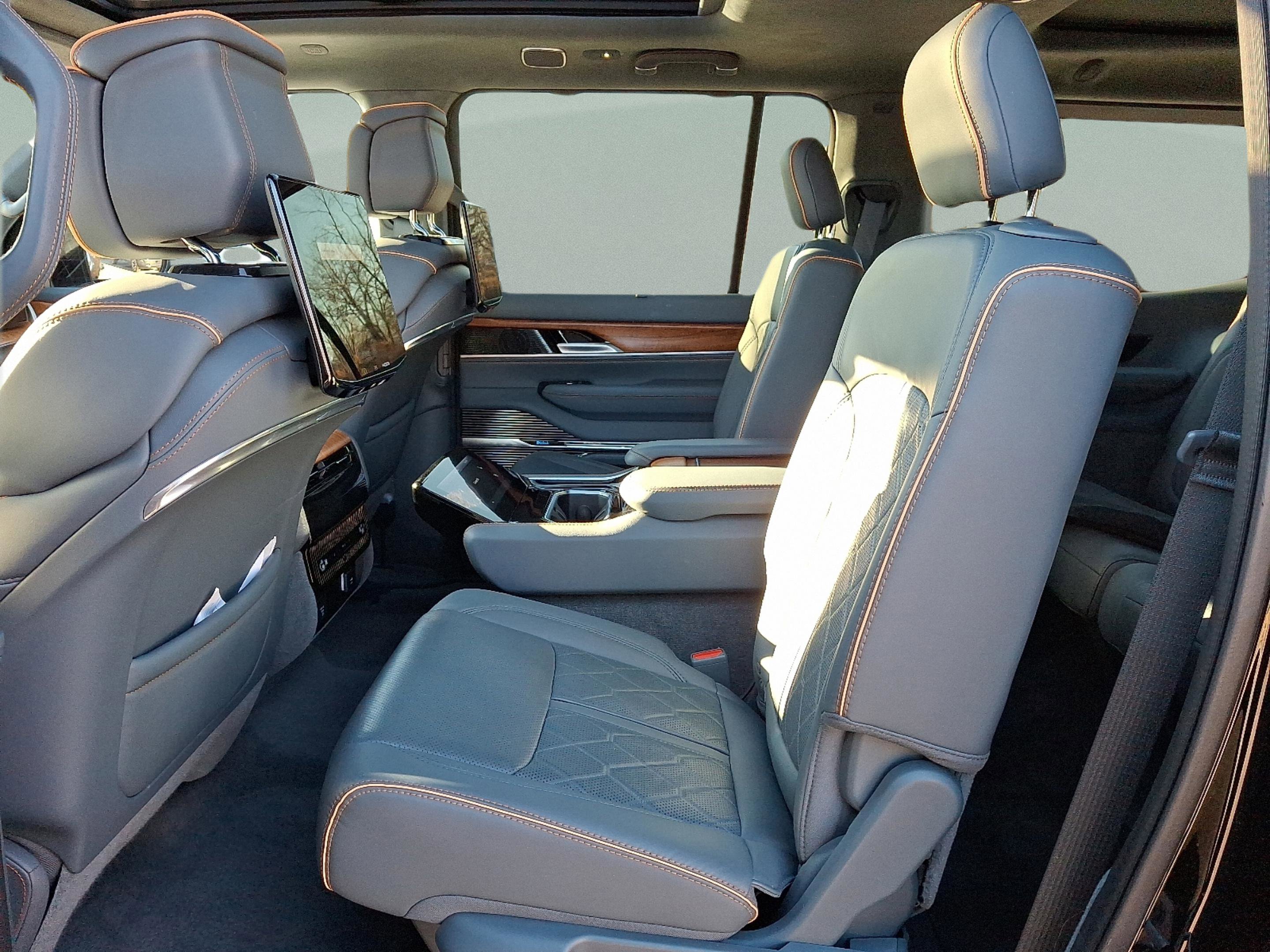 Certified 2024 Jeep Grand Wagoneer Series III w/ Rear Seat Video Group 1 image 32