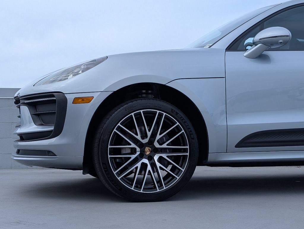 Used 2024 Porsche Macan AWD/4WD image 9
