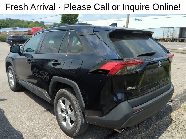 Used 2021 Toyota RAV4 XLE AWD/4WD image 3