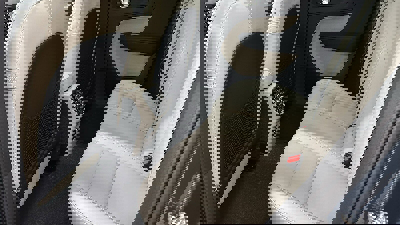 New 2026 Volvo XC40 B5 Plus w/ Climate Package image 27