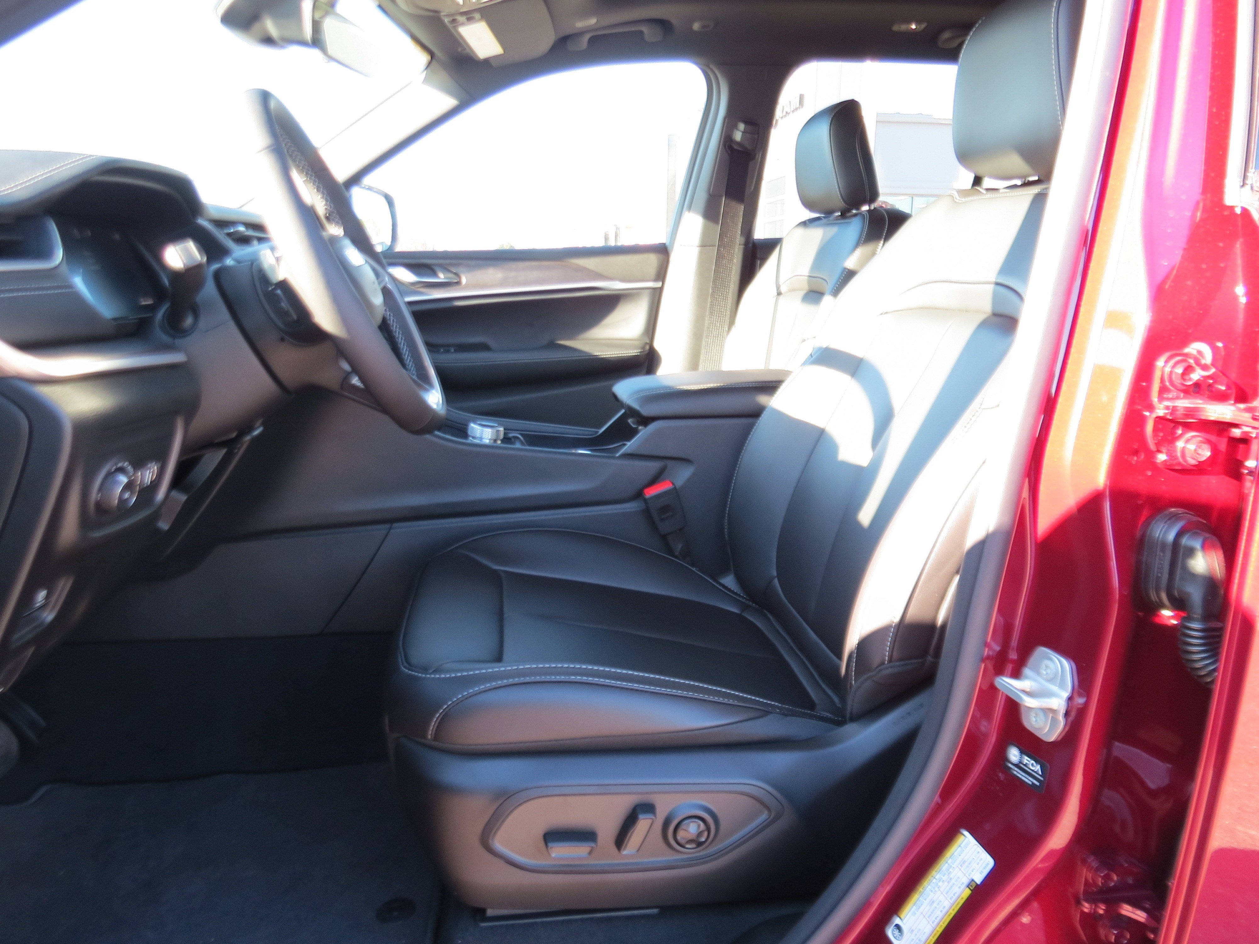 New 2025 Jeep Grand Cherokee Limited AWD/4WD image 15
