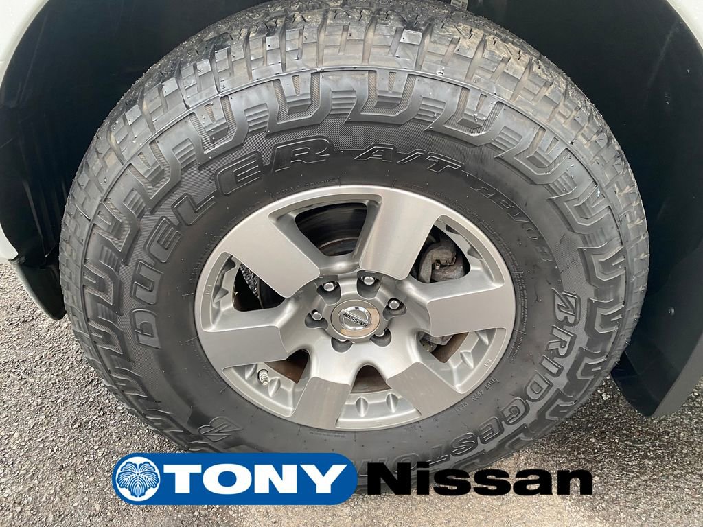 Used 2011 Nissan Frontier PRO-4X AWD/4WD image 9
