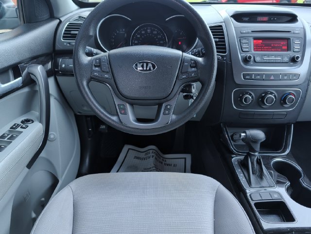 Used 2015 Kia Sorento LX FWD image 2