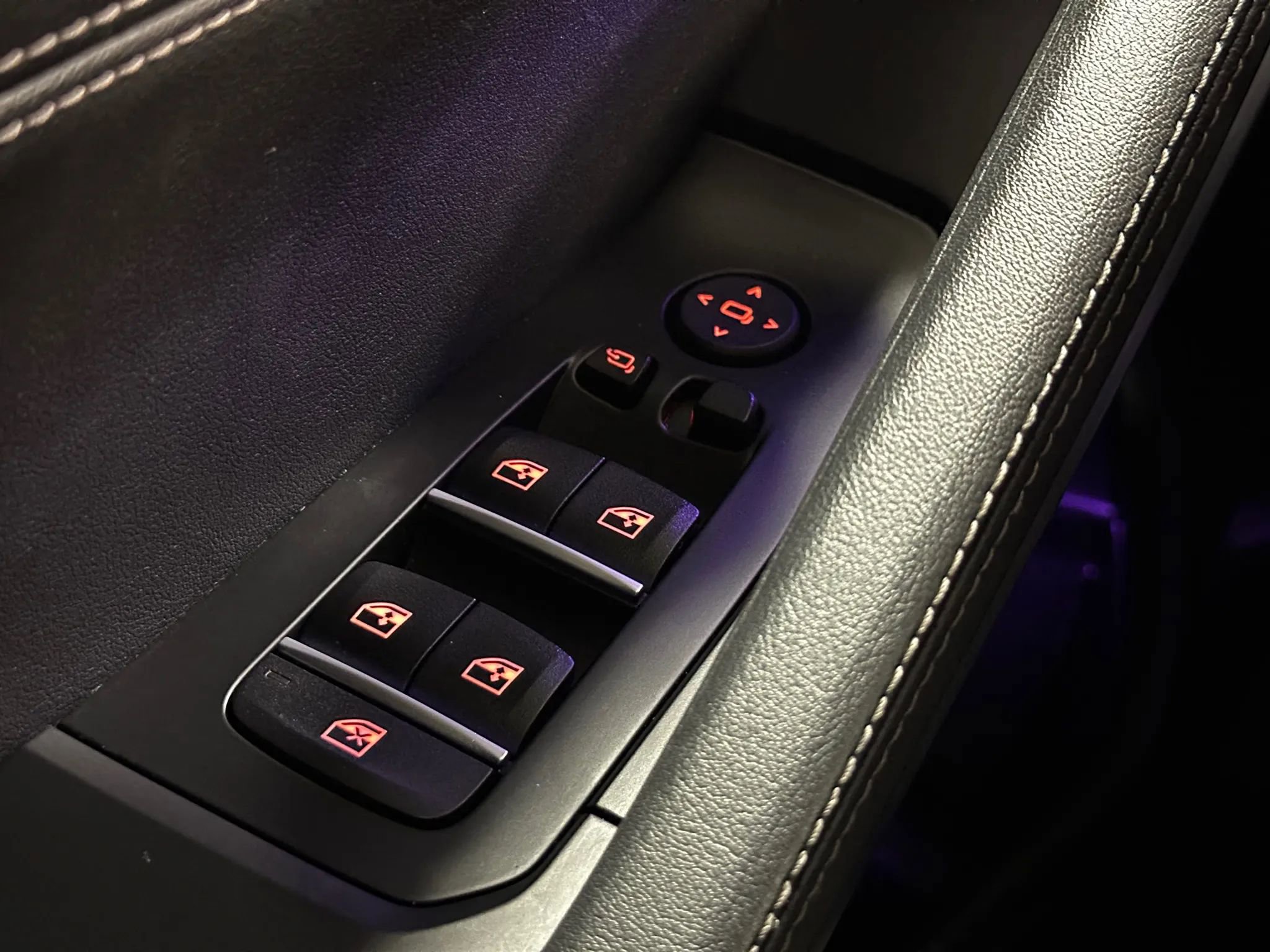 Used 2023 BMW X6 xDrive40i w/ Premium Package image 37