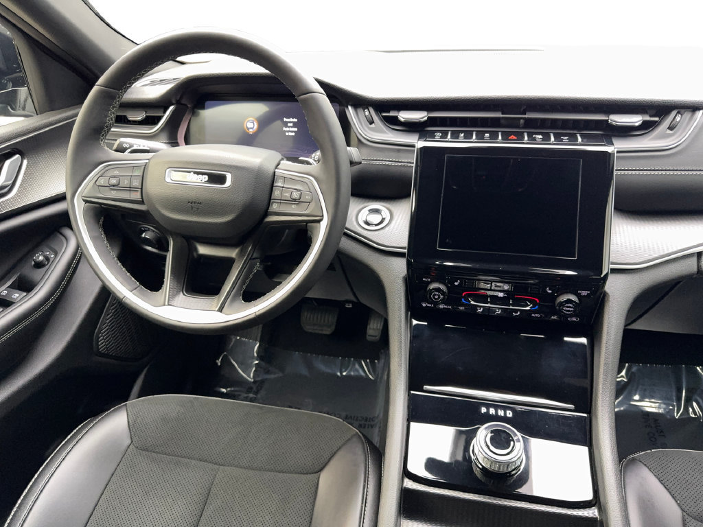 Used 2025 Jeep Grand Cherokee Altitude RWD image 54