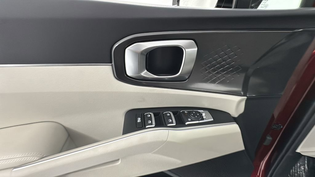 Used 2025 Kia Sorento S image 20