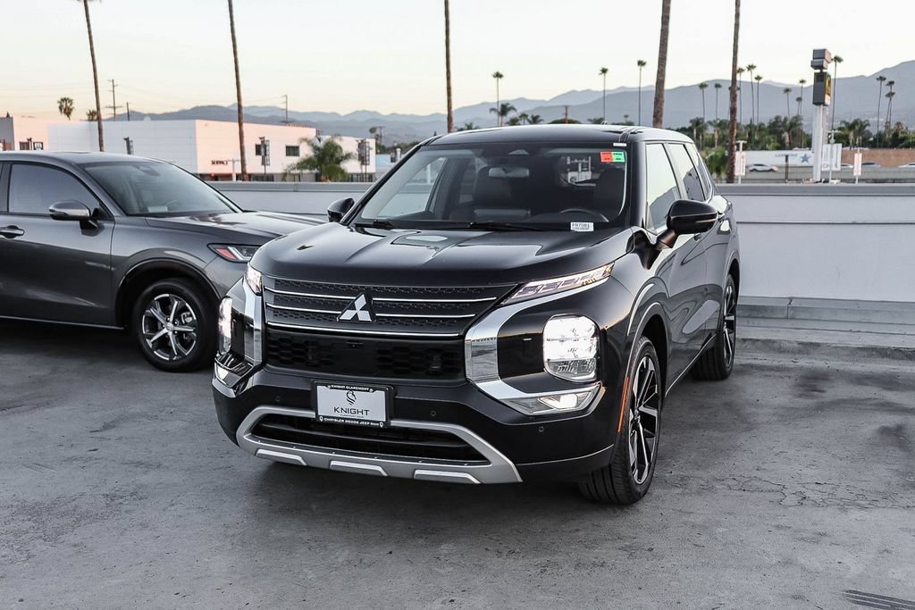 Used 2024 Mitsubishi Outlander SE AWD/4WD image 4