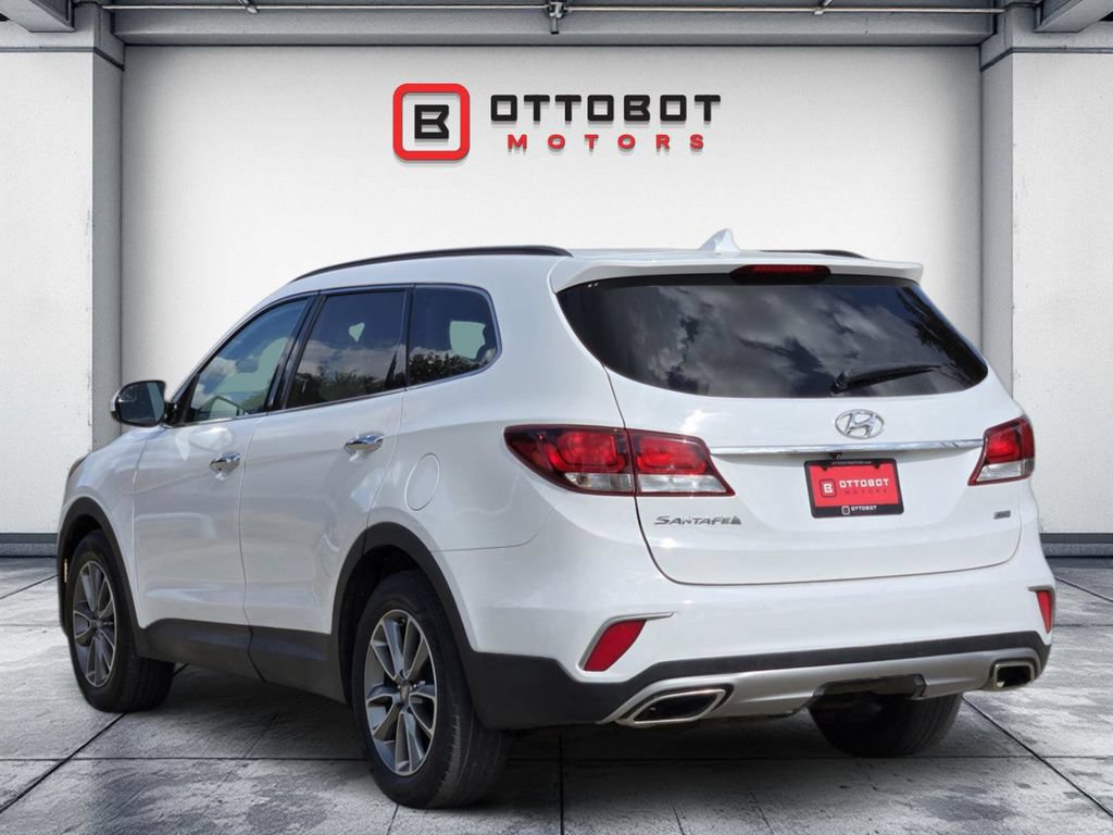 Used 2017 Hyundai Santa Fe SE AWD/4WD image 3