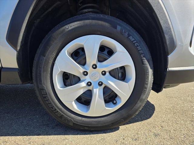 Used 2024 Toyota RAV4 LE AWD/4WD image 9