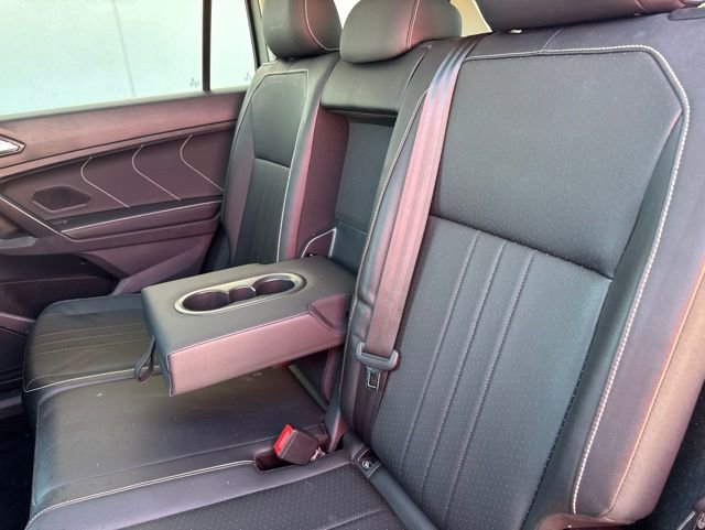 Used 2023 Volkswagen Tiguan SE w/ Panoramic Sunroof Package FWD image 19