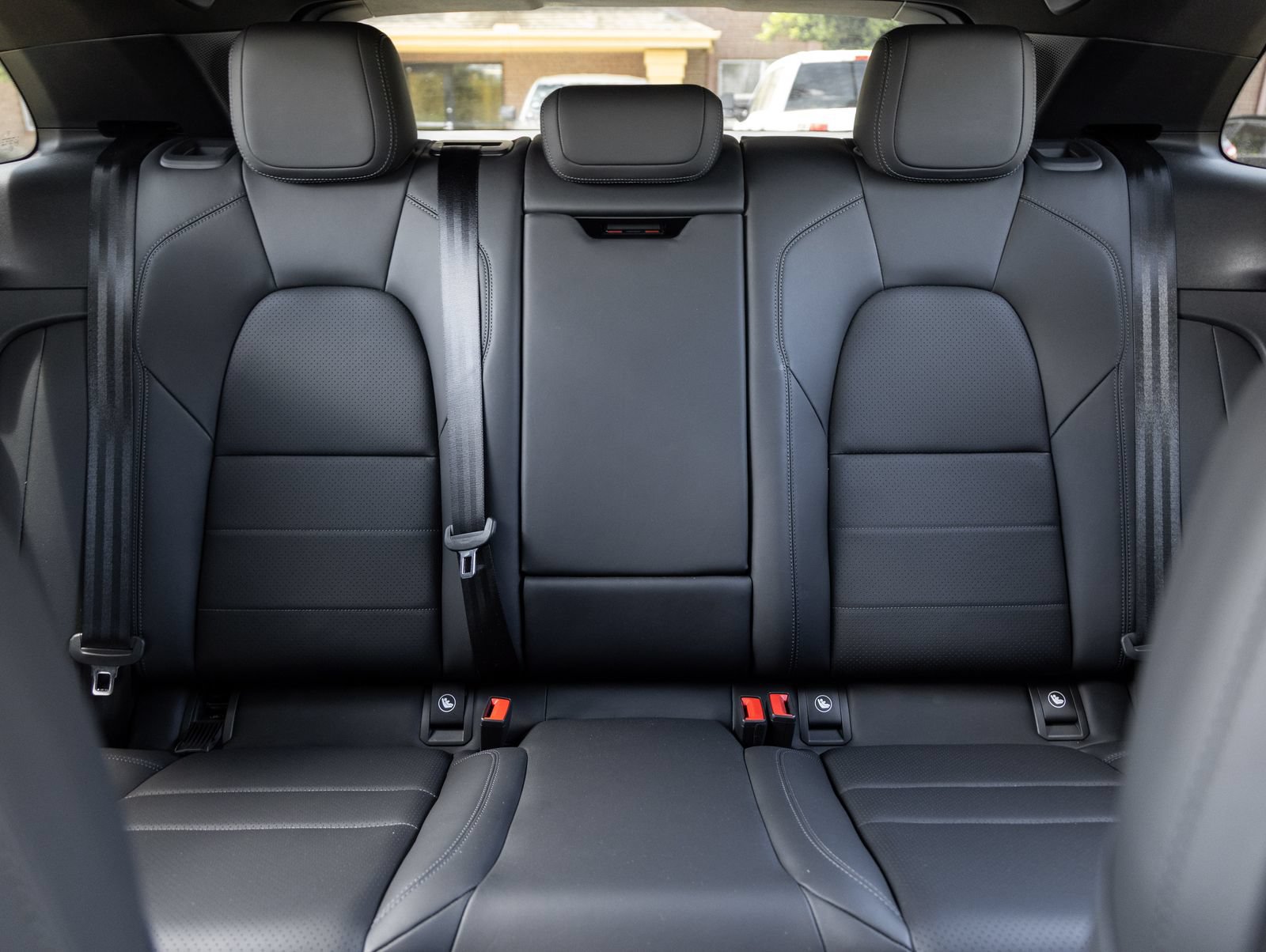 Certified 2025 Porsche Macan 4 Electric AWD/4WD image 27