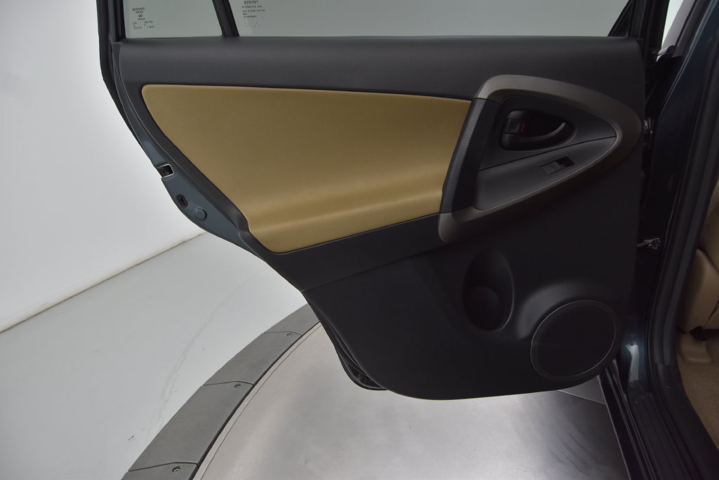 Used 2011 Toyota RAV4 4WD w/ Base L4 Extra Value Pkg image 31