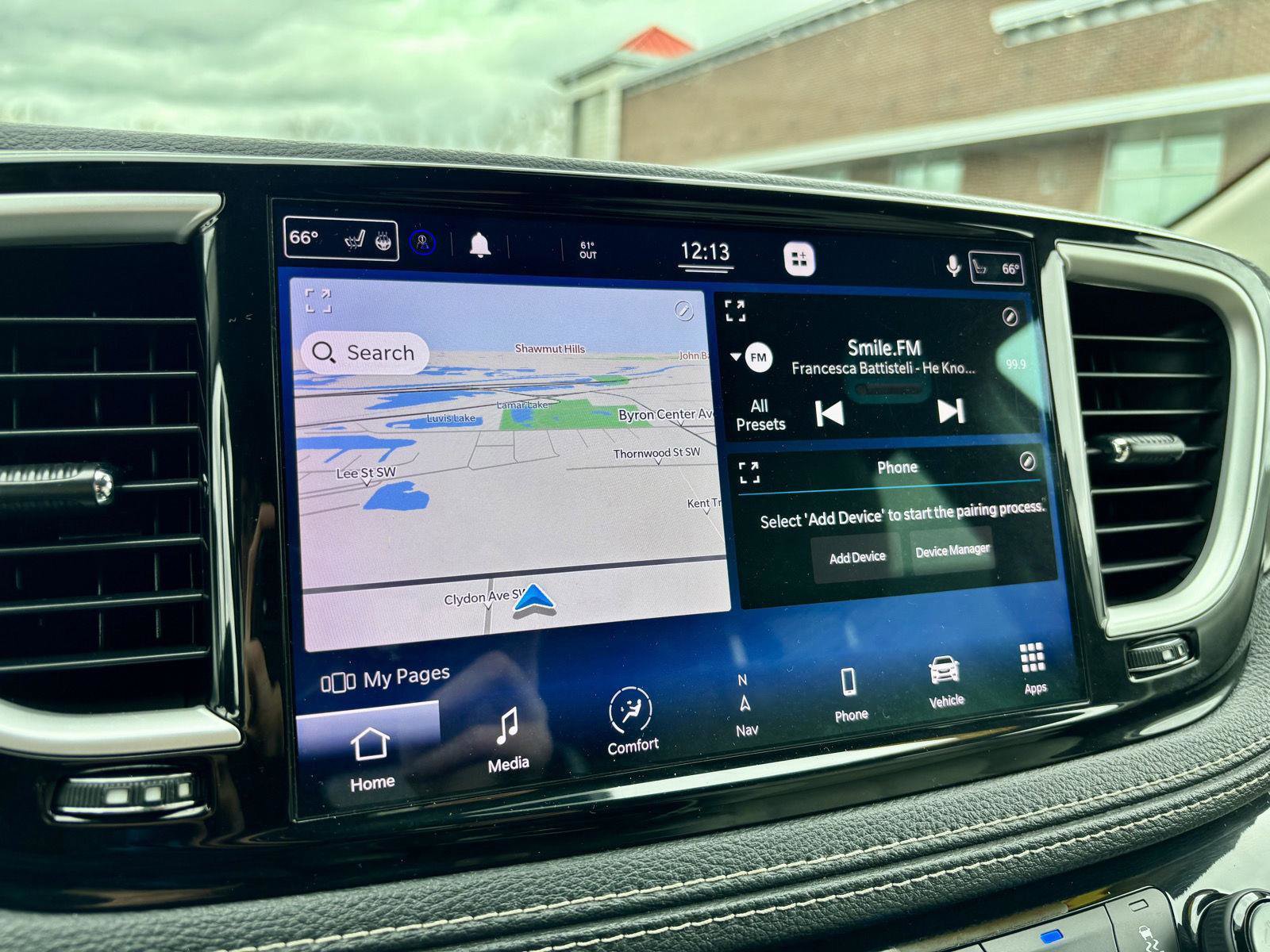 Used 2021 Chrysler Pacifica Touring-L image 39