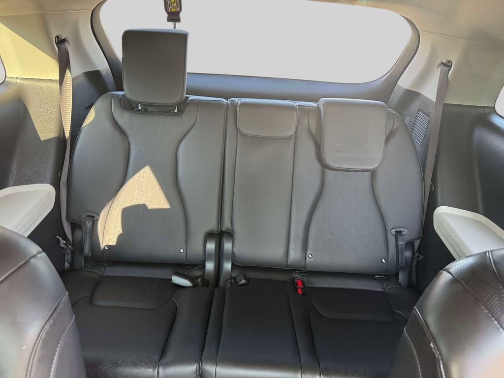 Used 2024 Kia Carnival LX FWD image 11