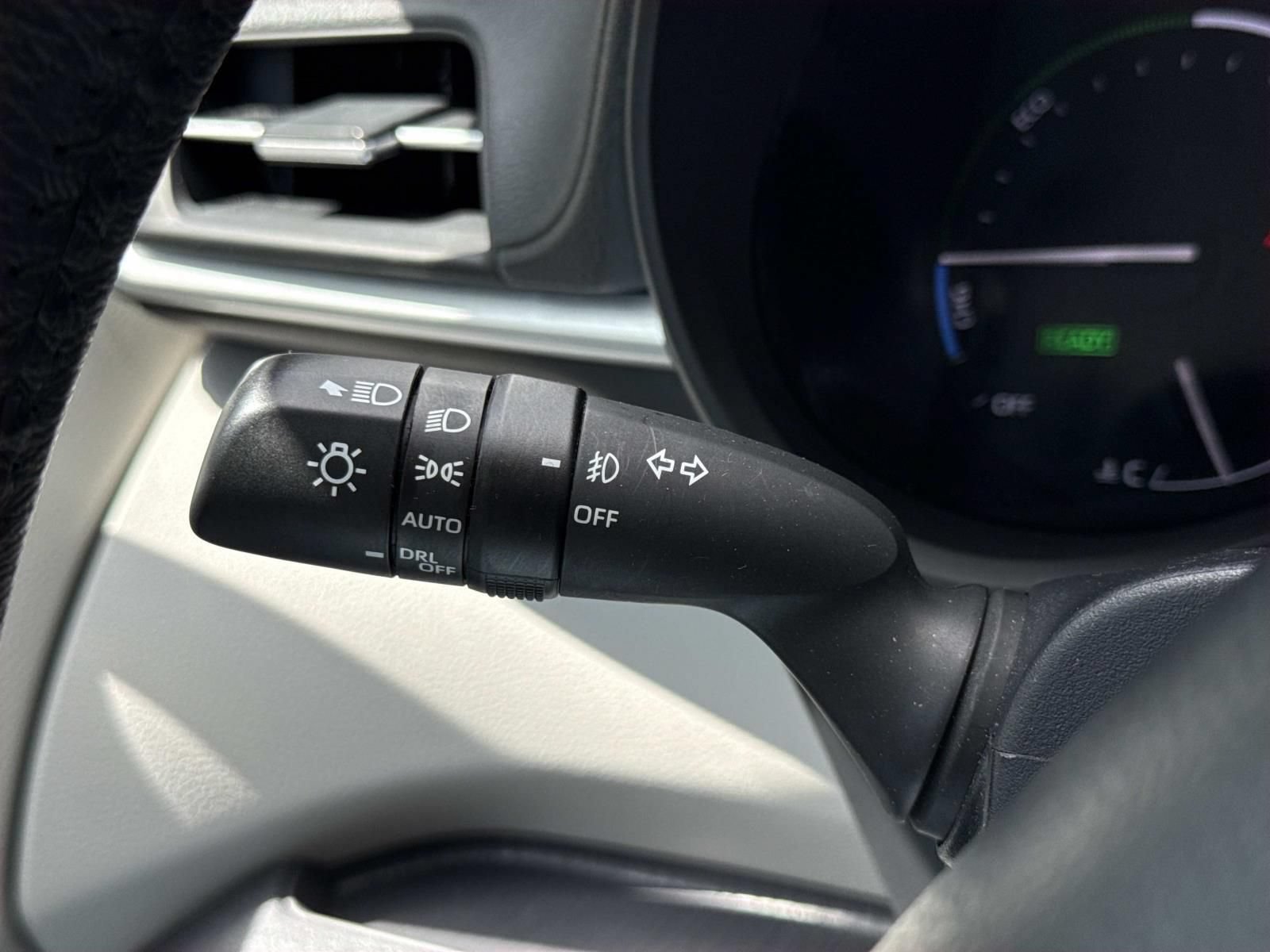 Used 2024 Toyota Sienna XLE FWD image 16