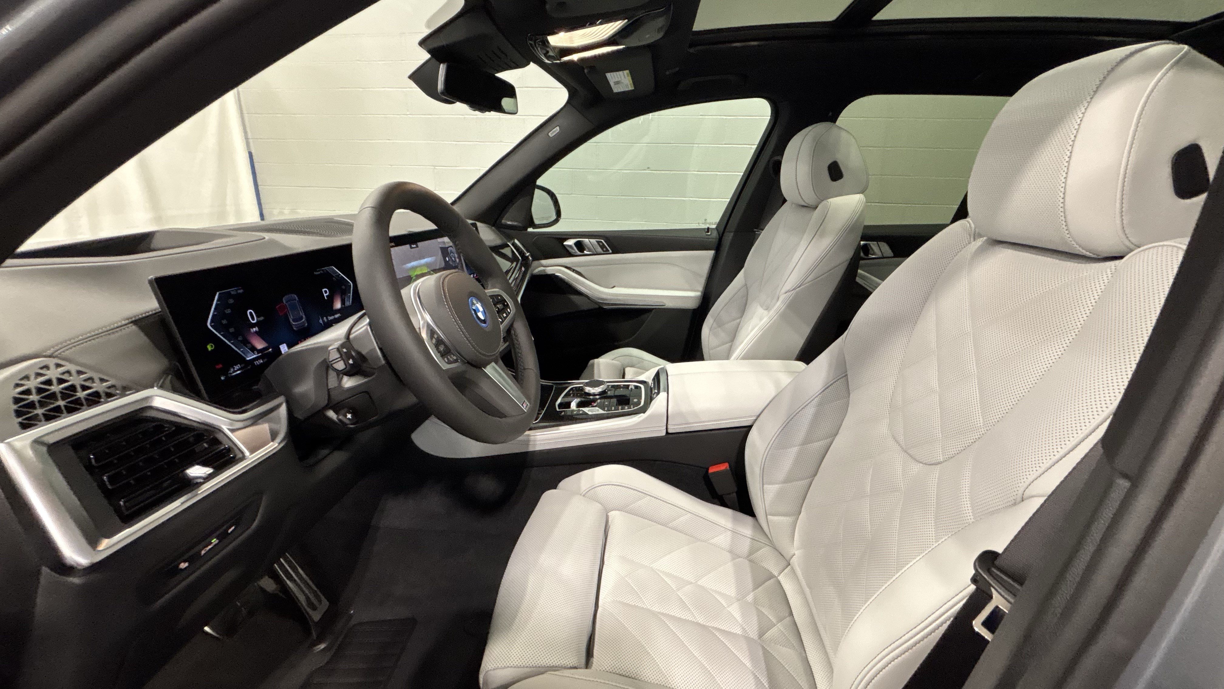 New 2026 BMW X5 xDrive50e w/ M Sport Package AWD/4WD image 12