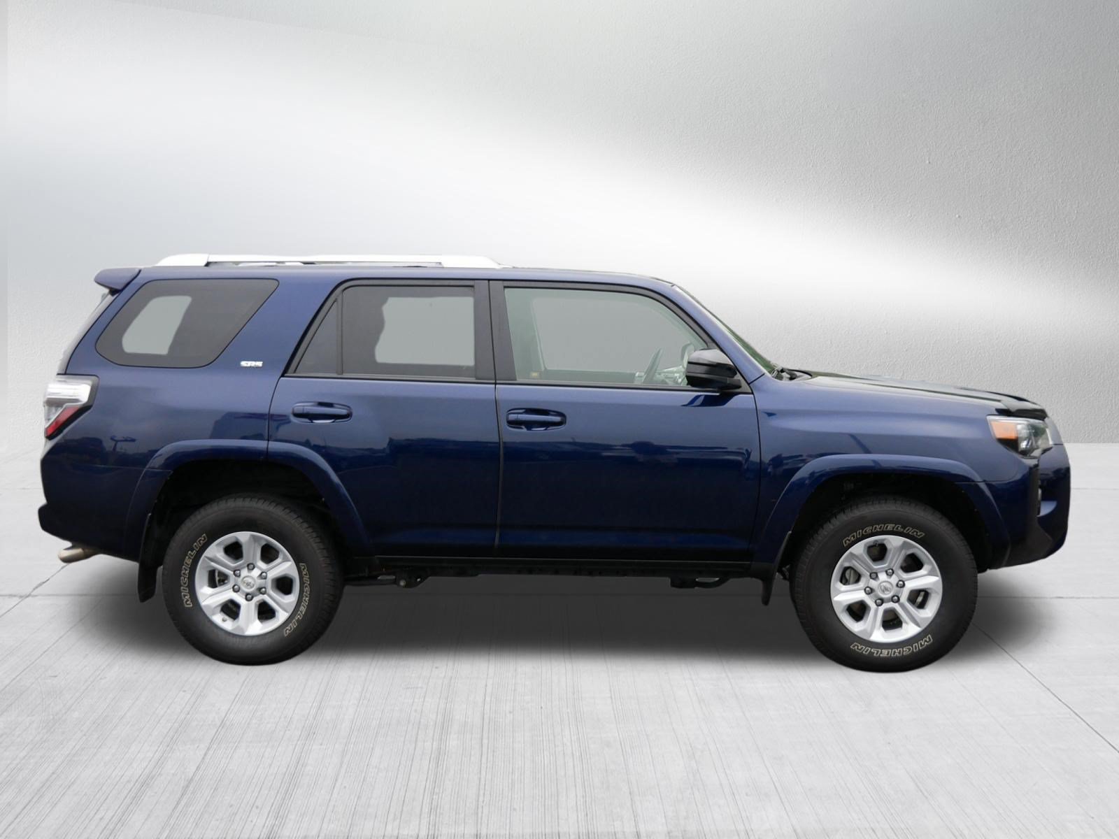 Used 2018 Toyota 4Runner SR5 w/ Convenience Package AWD/4WD image 8