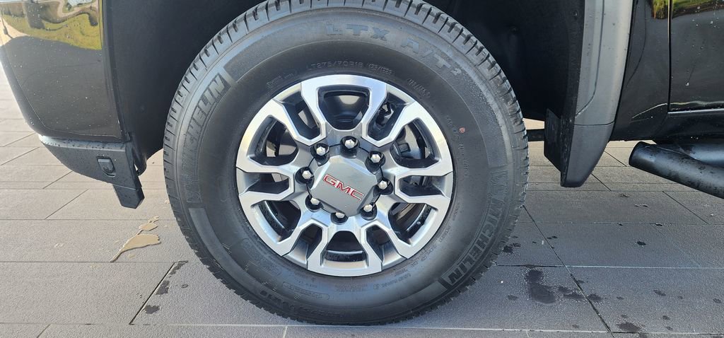 Used 2023 GMC Sierra 3500 AT4 w/ AT4 Preferred Package AWD/4WD image 9