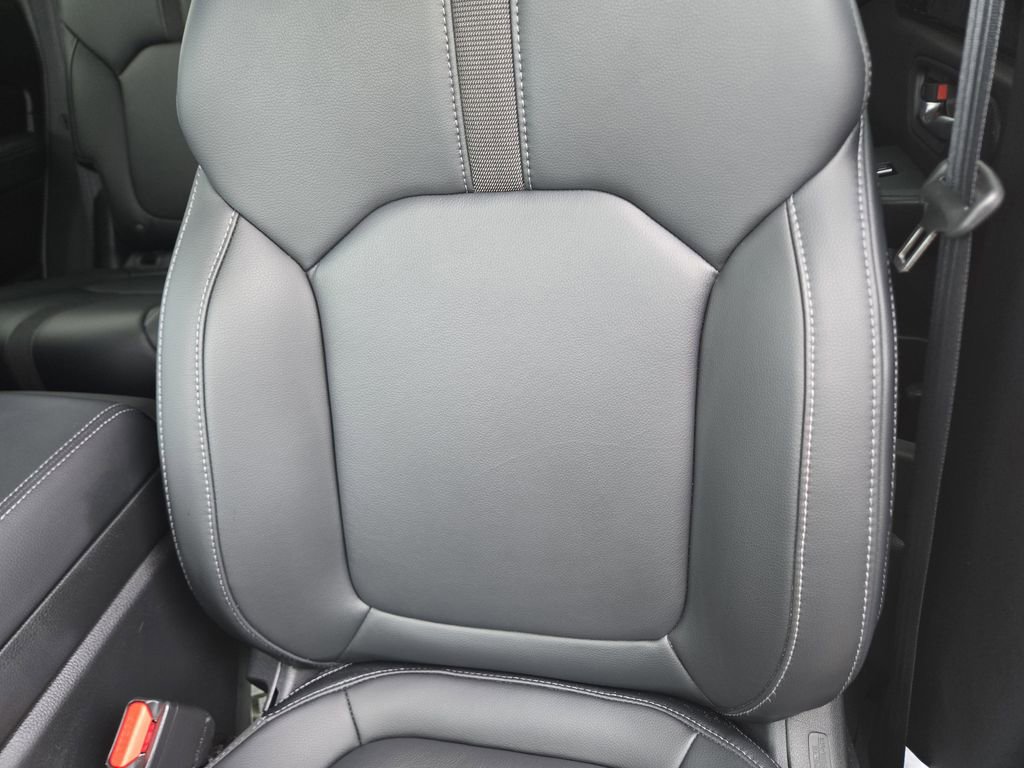 Used 2024 Honda Pilot Touring image 19