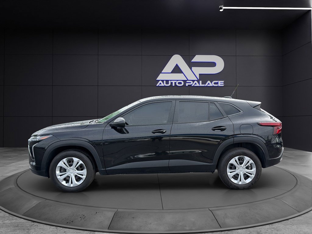Used 2024 Chevrolet Trax LS FWD image 7