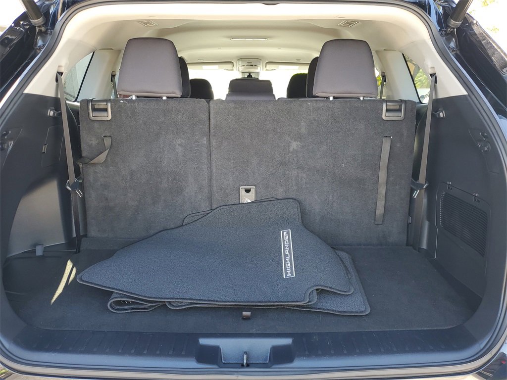 Used 2023 Toyota Highlander LE image 8