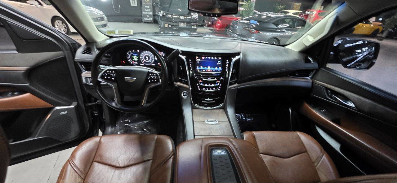 Used 2016 Cadillac Escalade Luxury image 29