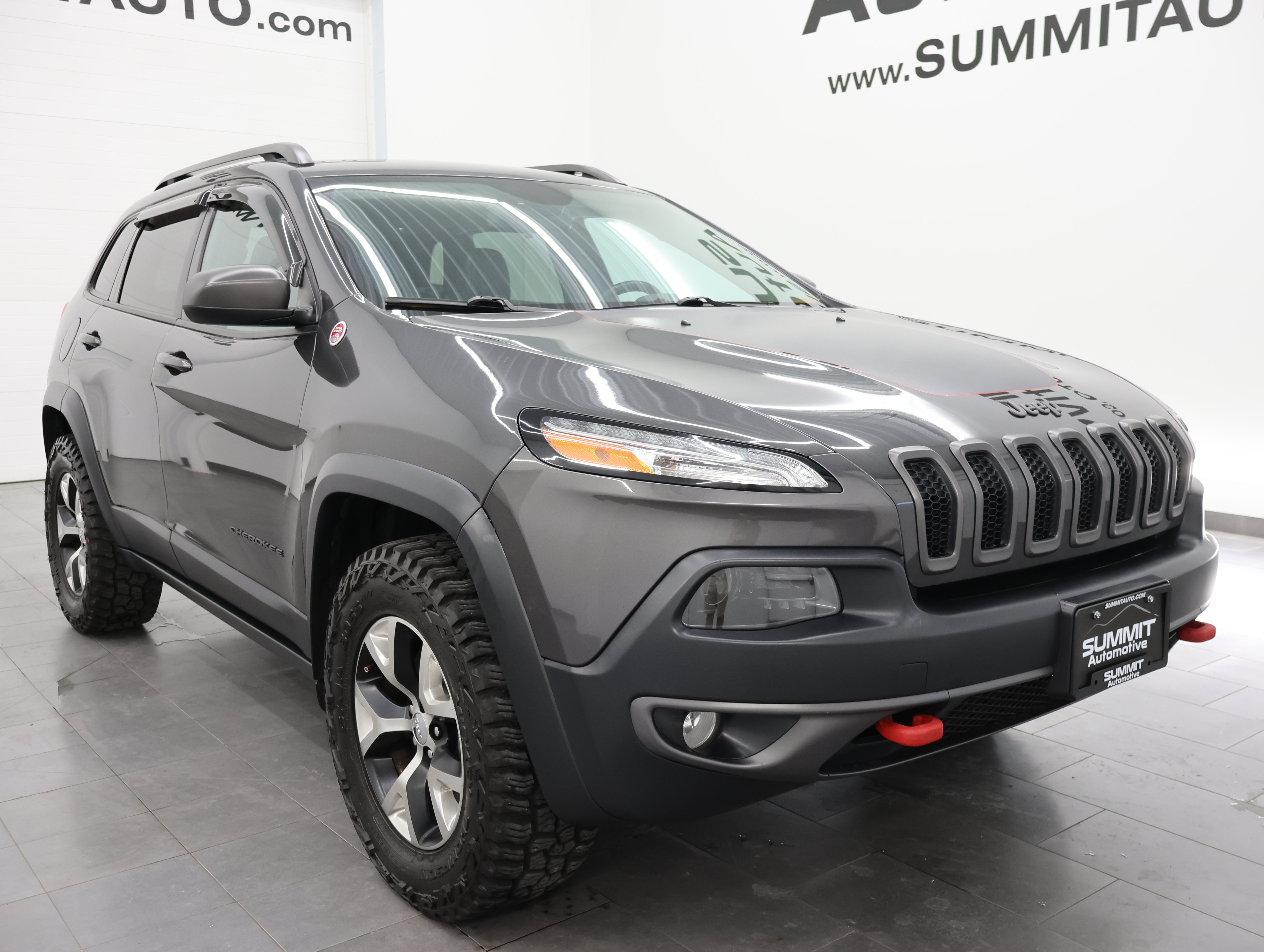 Used 2015 Jeep Cherokee Trailhawk w/ Leather Interior Group AWD/4WD image 2