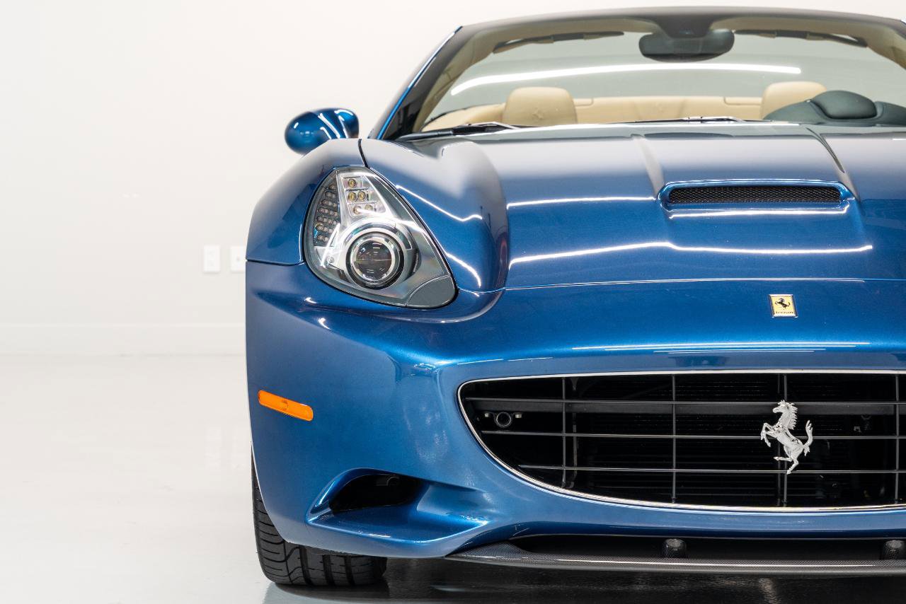 Used 2010 Ferrari California RWD image 25