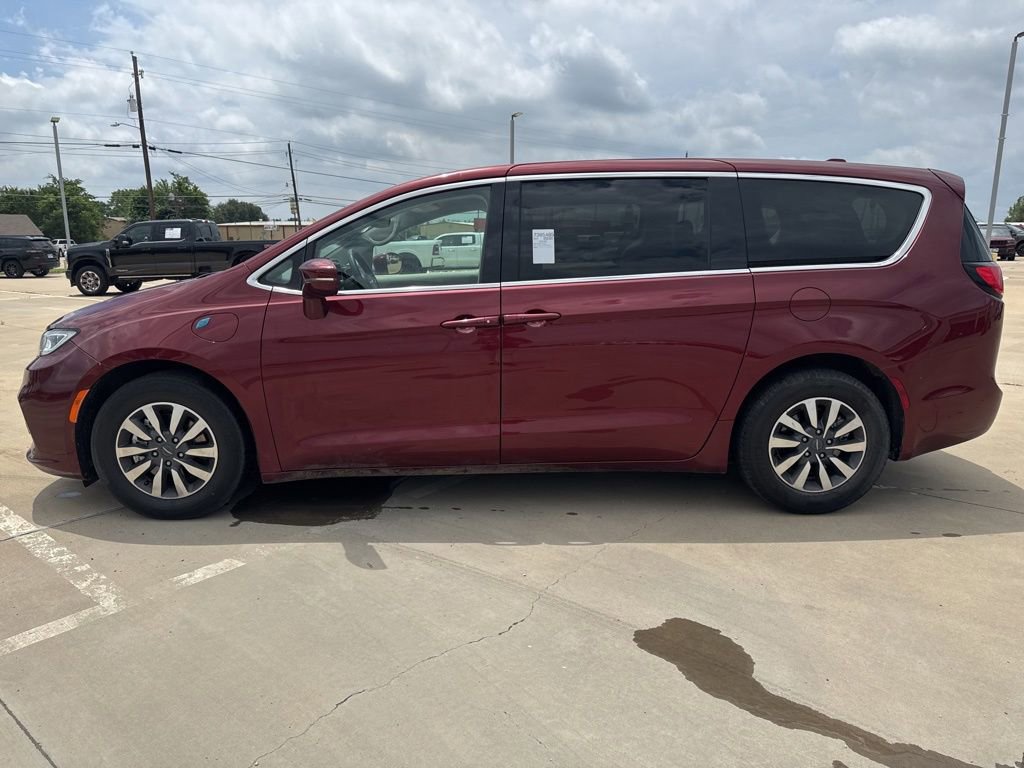 Used 2022 Chrysler Pacifica Touring-L FWD image 4