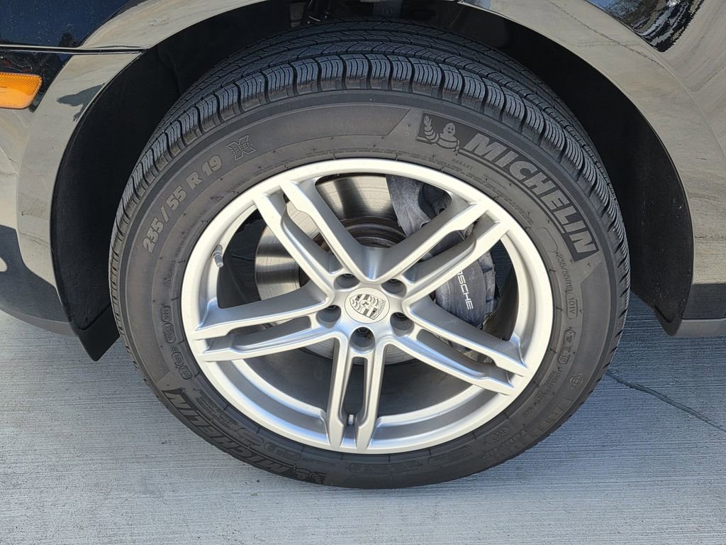 Used 2025 Porsche Macan image 16