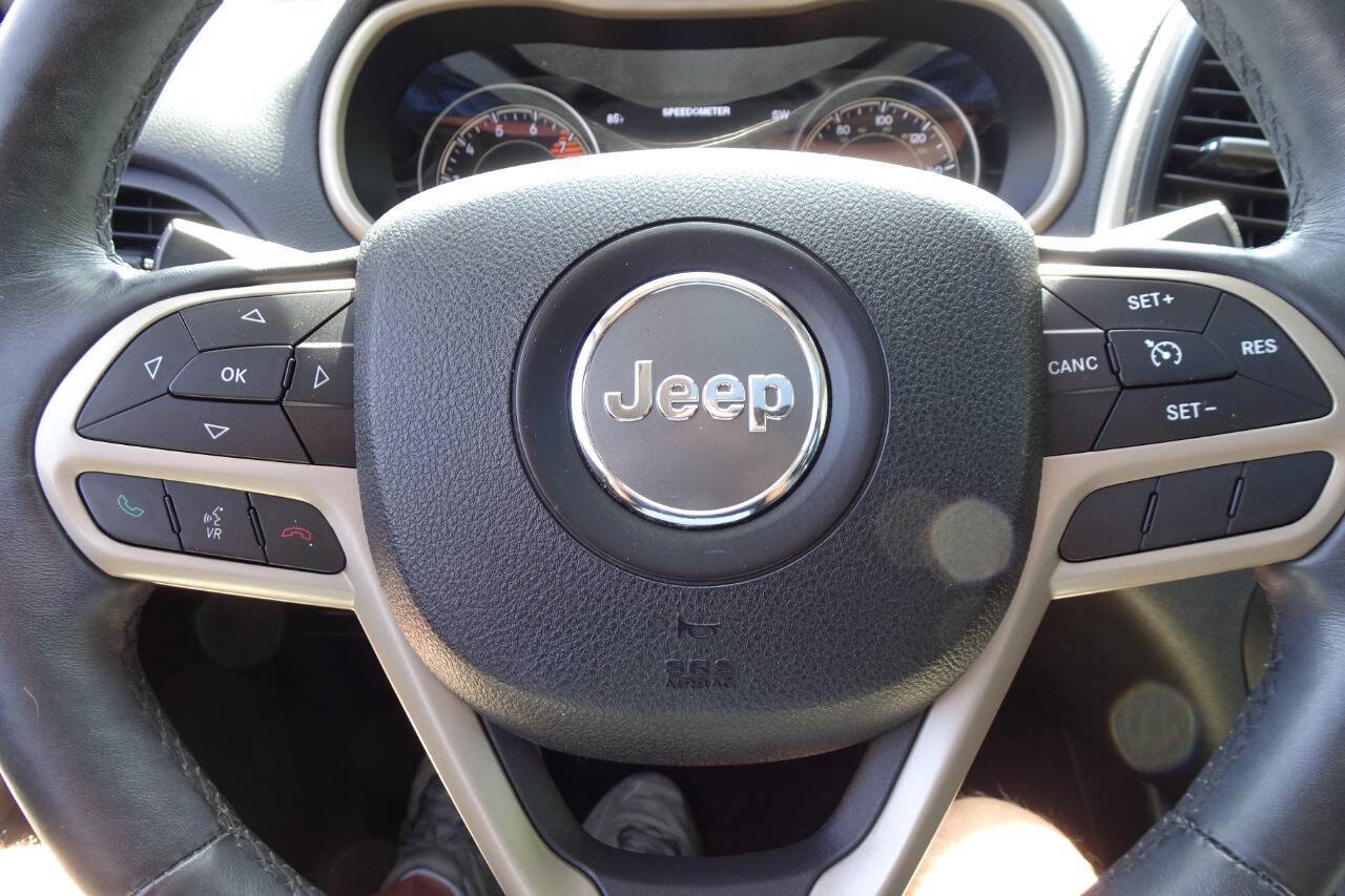 Used 2017 Jeep Cherokee Limited AWD/4WD image 22