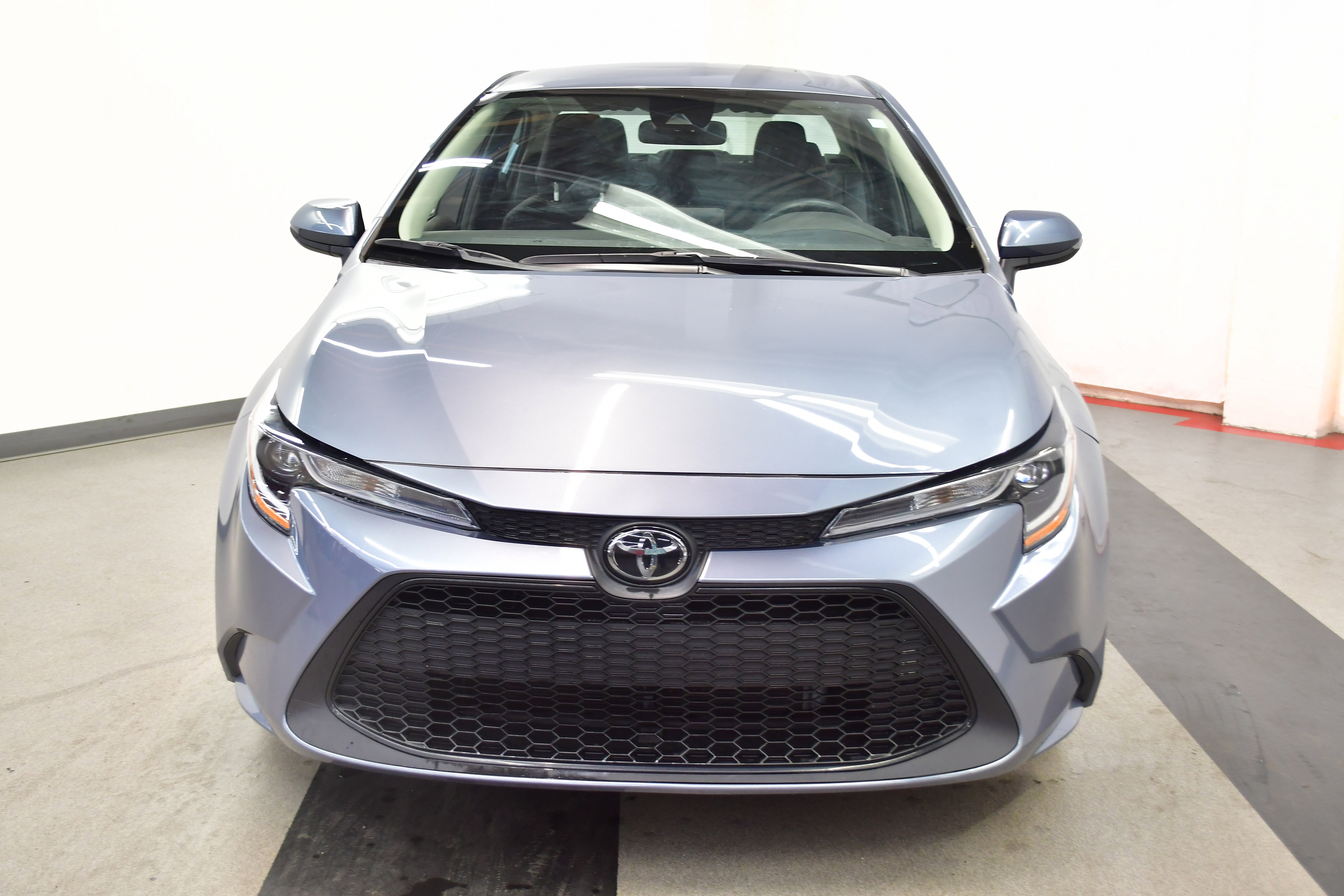 Used 2022 Toyota Corolla LE FWD image 3