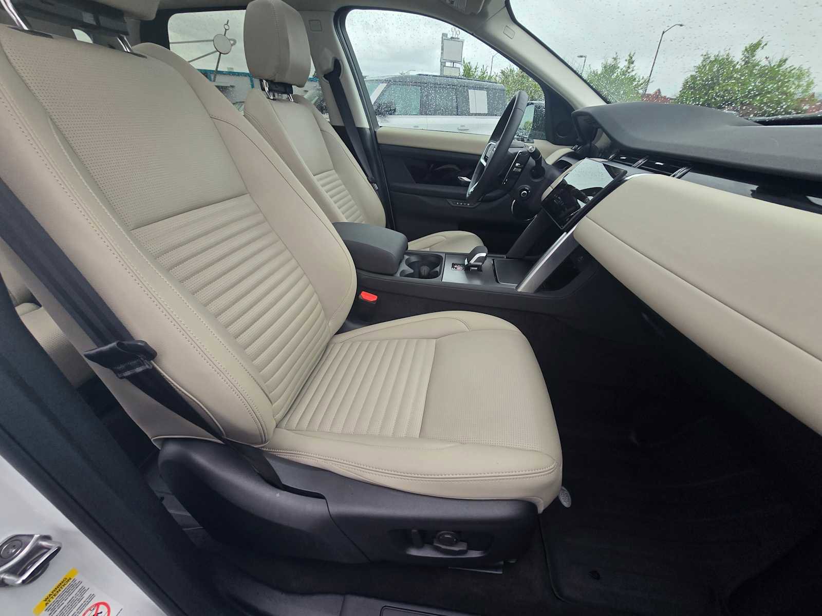 Used 2025 Land Rover Discovery Sport S image 11