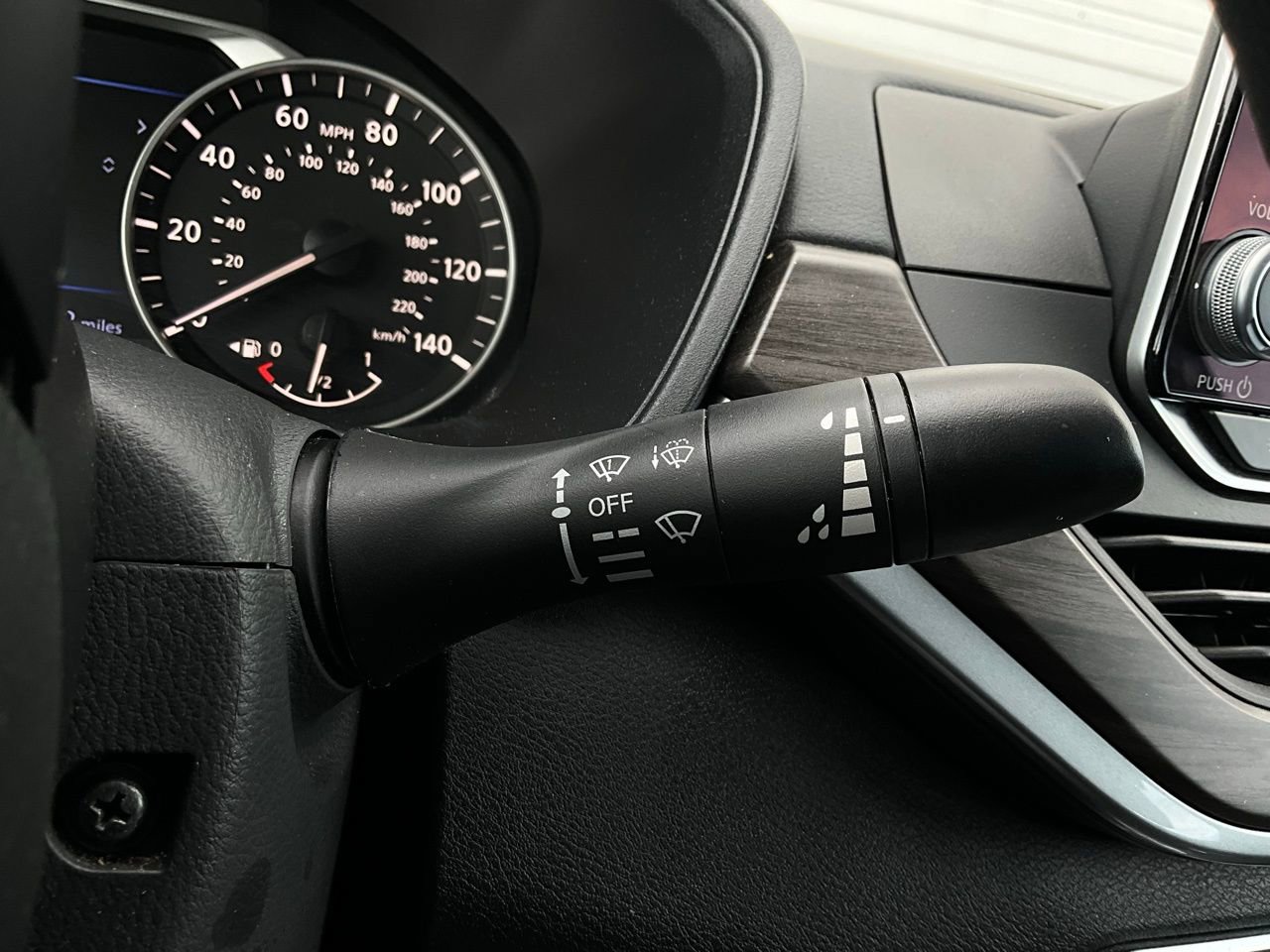 Used 2025 Nissan Altima 2.5 SV image 35