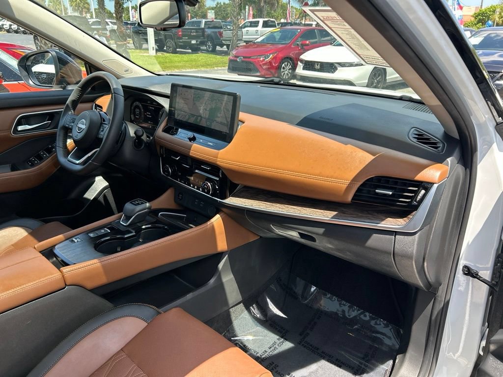 Certified 2024 Nissan Rogue Platinum FWD image 45