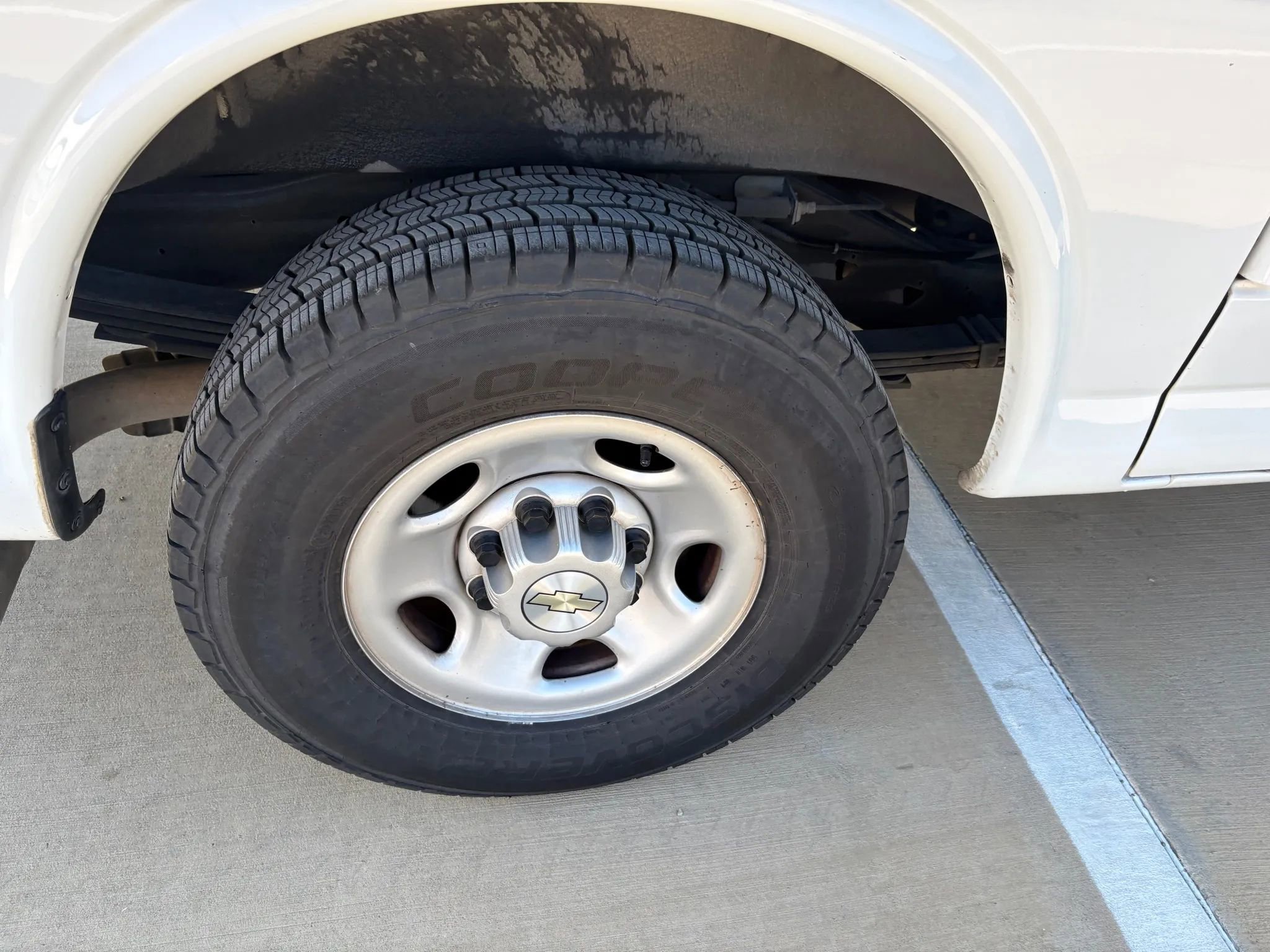 Used 2020 Chevrolet Express 2500 Regular Van 3D w/ Enhanced Convenience Package image 17