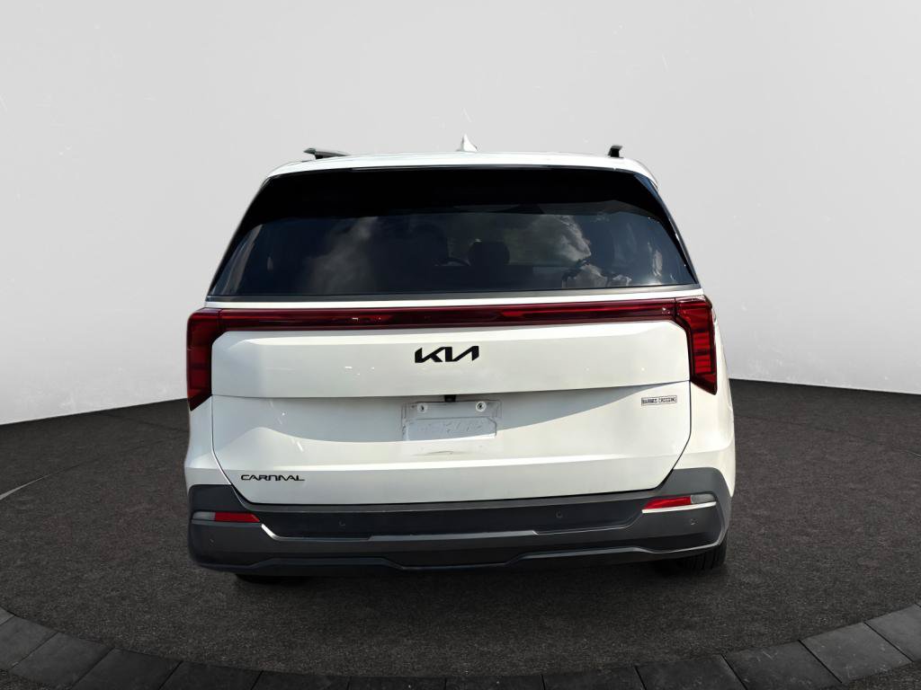 Used 2025 Kia Carnival SX w/ SX Dark Edition Package FWD image 6
