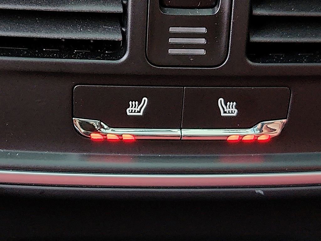 Certified 2025 Porsche Macan image 14