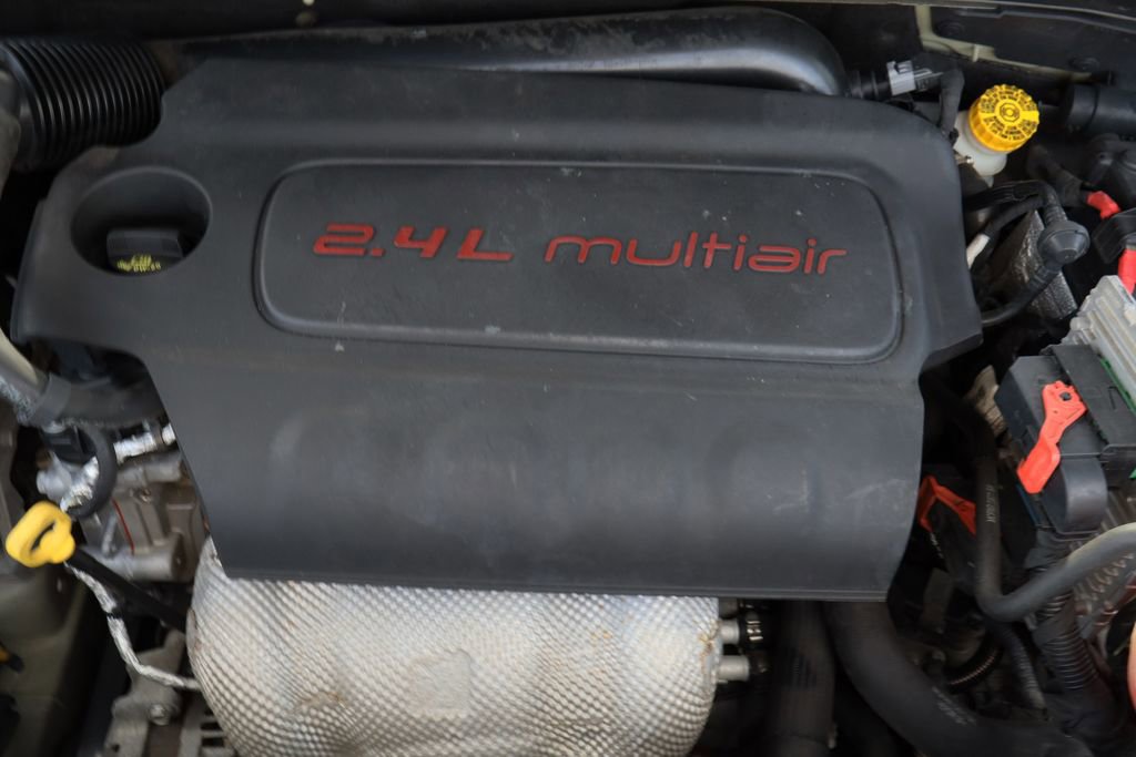 Used 2017 Jeep Renegade Latitude FWD image 29