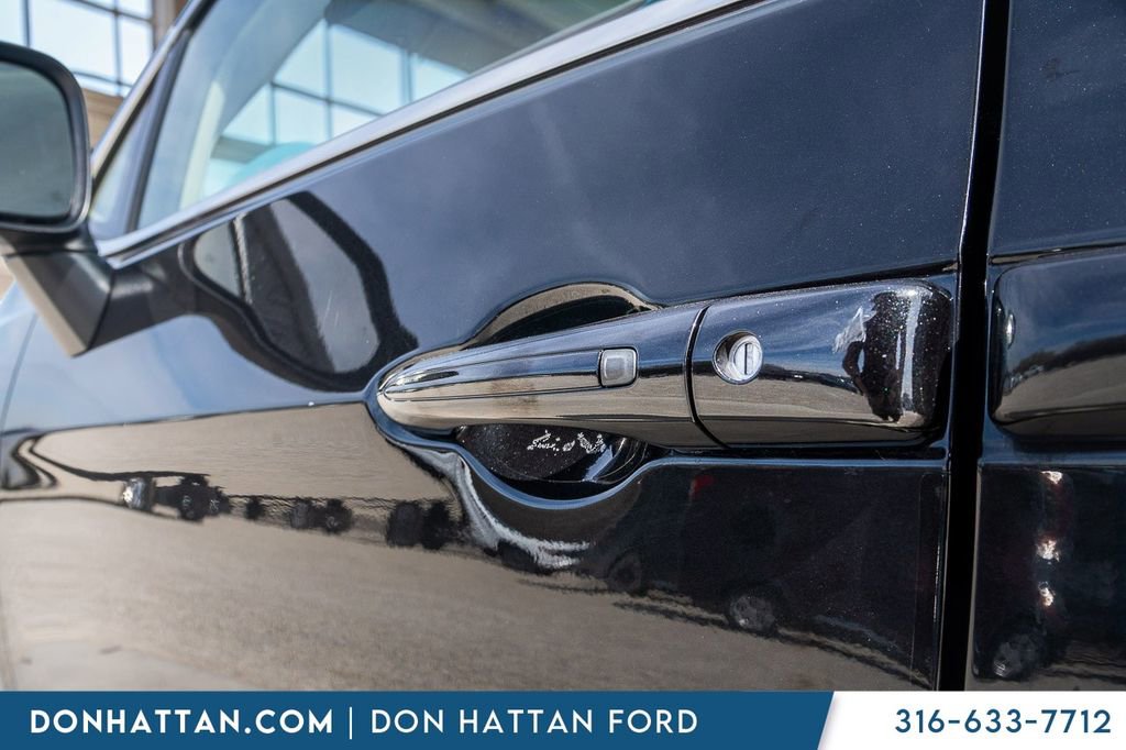 Used 2023 Chrysler Pacifica Touring-L image 24
